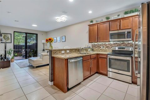 Adosado en venta en Doral, Florida, 4 dormitorios, 179.77 m2 № 1938573 - foto 7