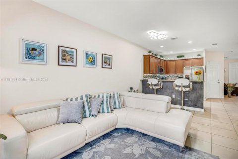 Adosado en venta en Doral, Florida, 4 dormitorios, 179.77 m2 № 1938573 - foto 13