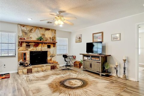 Villa ou maison à vendre à Umatilla, Floride: 3 chambres, 184.41 m2 № 2201911 - photo 15