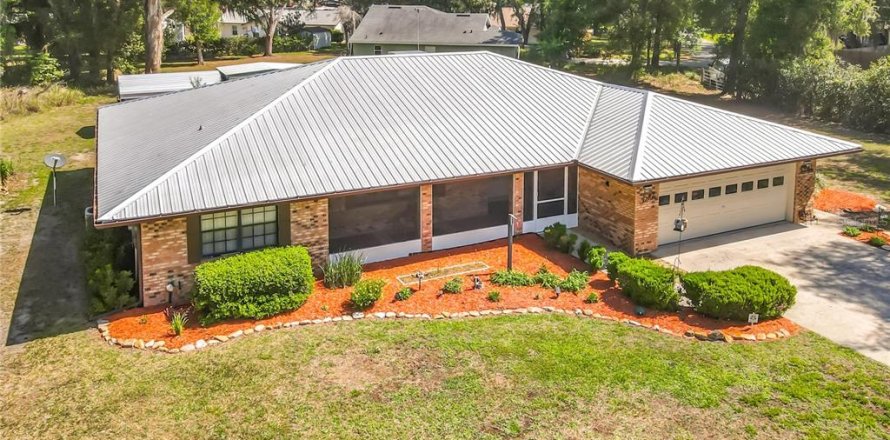 Villa ou maison à Umatilla, Floride 3 chambres, 184.41 m2 № 2201911