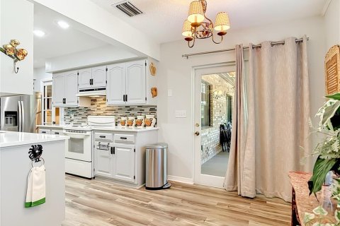 Villa ou maison à vendre à Umatilla, Floride: 3 chambres, 184.41 m2 № 2201911 - photo 11