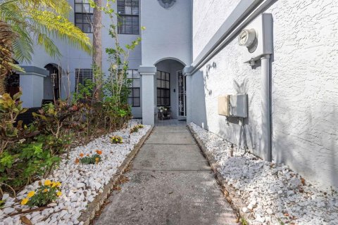 Townhouse in Tampa, Florida 2 bedrooms, 118.26 sq.m. № 1807335 - photo 4
