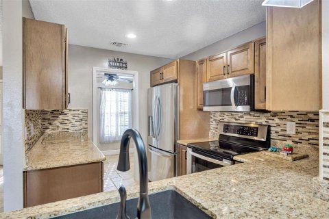 Townhouse in Tampa, Florida 2 bedrooms, 118.26 sq.m. № 1807335 - photo 15