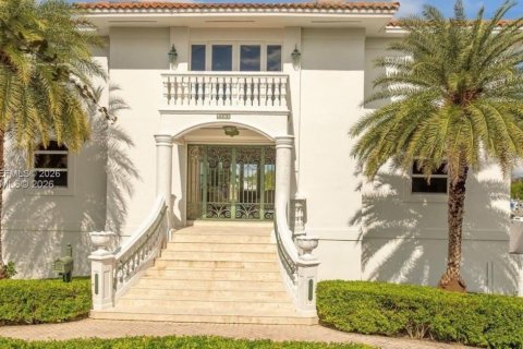Дом в Корал-Гейблс, Флорида 5 спален, 434.6м2 № 2023406