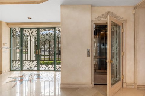 Купить виллу или дом в Корал-Гейблс, Флорида 5 спален, 434.6м2, № 2023406 - фото 27