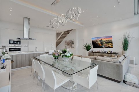 Купить таунхаус в Авентура, Флорида 5 спален, 310.67м2, № 1962505 - фото 4