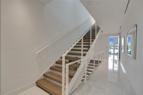 Купить таунхаус в Авентура, Флорида 5 спален, 310.67м2, № 1962505 - фото 13