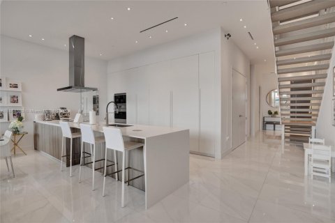 Купить таунхаус в Авентура, Флорида 5 спален, 310.67м2, № 1962505 - фото 2