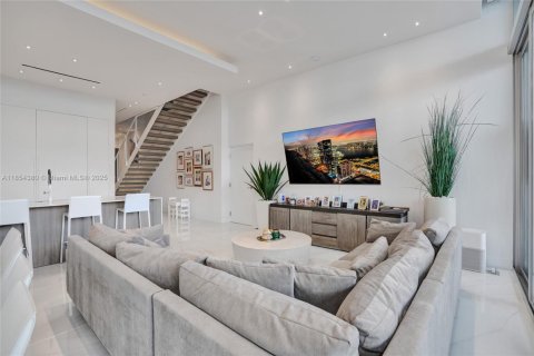 Купить таунхаус в Авентура, Флорида 5 спален, 310.67м2, № 1962505 - фото 6