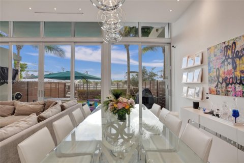 Купить таунхаус в Авентура, Флорида 5 спален, 310.67м2, № 1962505 - фото 3