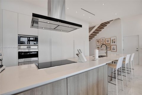 Купить таунхаус в Авентура, Флорида 5 спален, 310.67м2, № 1962505 - фото 10