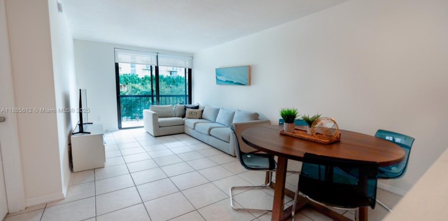 Apartamento en North Miami, Florida 1 dormitorio, 74.51 m2 № 1932467