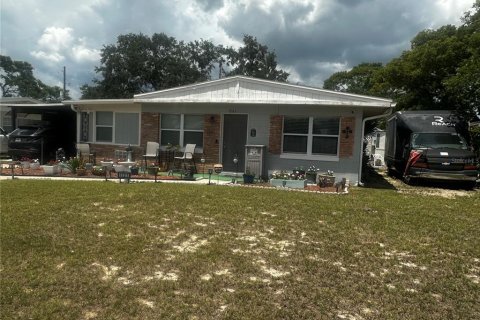 House in Orlando, Florida 3 bedrooms, 124.02 sq.m. № 2197624