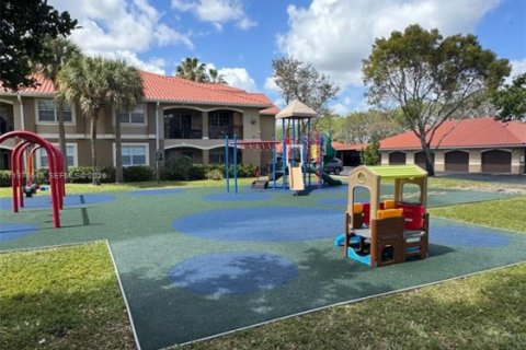 Condo in Pembroke Pines, Florida, 1 bedroom  № 2046221 - photo 24