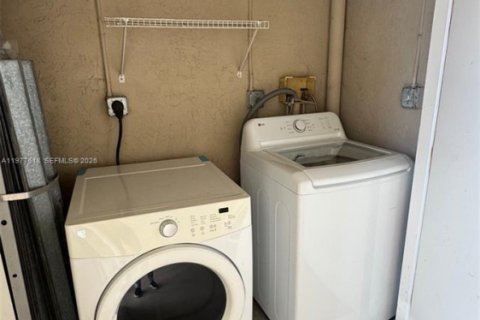 Condo in Pembroke Pines, Florida, 1 bedroom  № 2046221 - photo 19