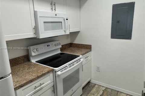 Condo in Pembroke Pines, Florida, 1 bedroom  № 2046221 - photo 22