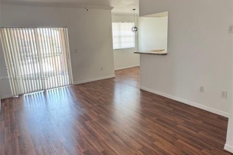 Condo in Pembroke Pines, Florida, 1 bedroom  № 2046221 - photo 4