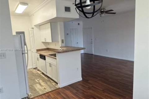 Condo in Pembroke Pines, Florida, 1 bedroom  № 2046221 - photo 5