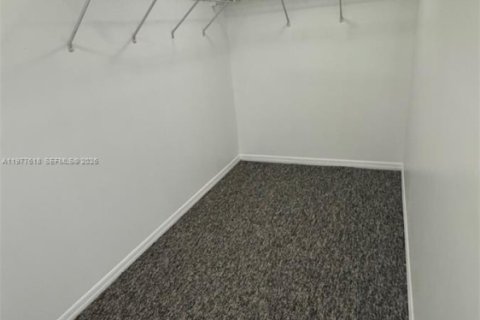 Condo in Pembroke Pines, Florida, 1 bedroom  № 2046221 - photo 13