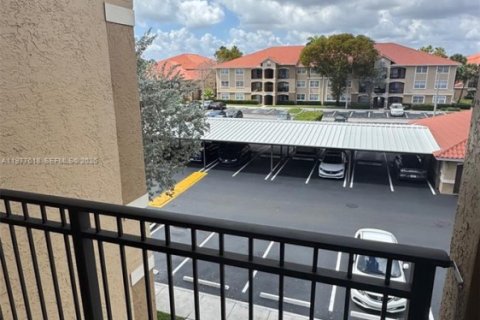 Condo in Pembroke Pines, Florida, 1 bedroom  № 2046221 - photo 21