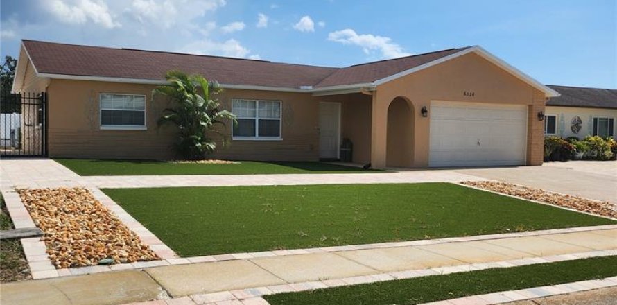 Villa ou maison à New Port Richey, Floride 2 chambres, 107.58 m2 № 1873991