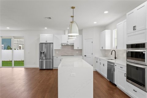House in Tampa, Florida 4 bedrooms, 262.63 sq.m. № 2431101 - photo 9
