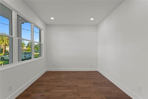 House in Tampa, Florida 4 bedrooms, 262.63 sq.m. № 2431101 - photo 3