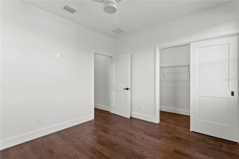 House in Tampa, Florida 4 bedrooms, 262.63 sq.m. № 2431101 - photo 27