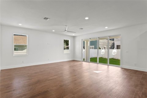 House in Tampa, Florida 4 bedrooms, 262.63 sq.m. № 2431101 - photo 19