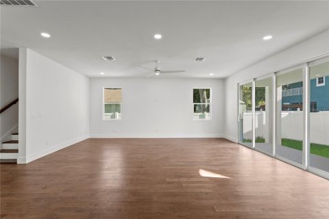 House in Tampa, Florida 4 bedrooms, 262.63 sq.m. № 2431101 - photo 20