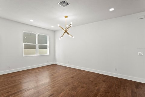 House in Tampa, Florida 4 bedrooms, 262.63 sq.m. № 2431101 - photo 7