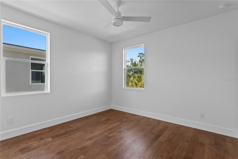 House in Tampa, Florida 4 bedrooms, 262.63 sq.m. № 2431101 - photo 30