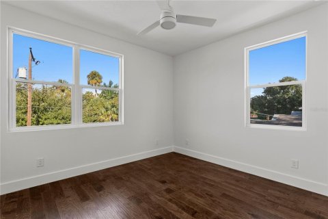 House in Tampa, Florida 4 bedrooms, 262.63 sq.m. № 2431101 - photo 26