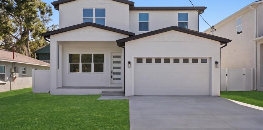House in Tampa, Florida 4 bedrooms, 262.63 sq.m. № 2431101