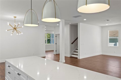 House in Tampa, Florida 4 bedrooms, 262.63 sq.m. № 2431101 - photo 16