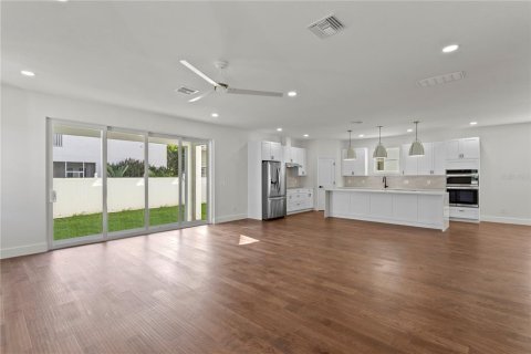 House in Tampa, Florida 4 bedrooms, 262.63 sq.m. № 2431101 - photo 23