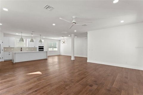 House in Tampa, Florida 4 bedrooms, 262.63 sq.m. № 2431101 - photo 22