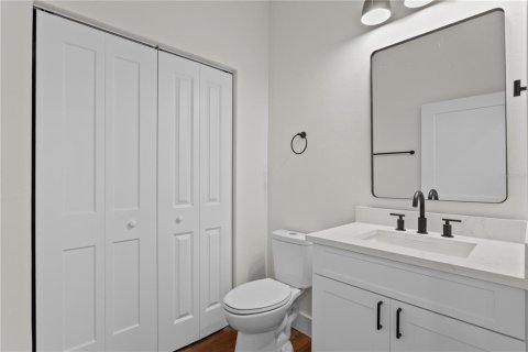 House in Tampa, Florida 4 bedrooms, 262.63 sq.m. № 2431101 - photo 4