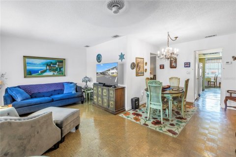 Condo in Saint Petersburg, Florida, 1 bedroom  № 1597635 - photo 26