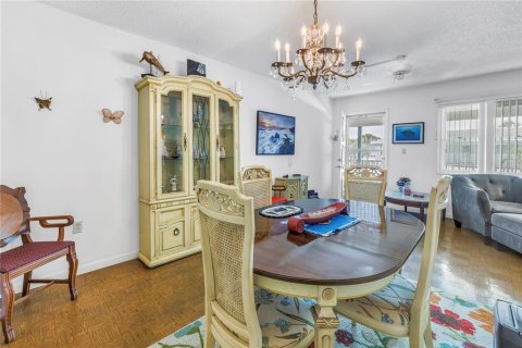 Condo in Saint Petersburg, Florida, 1 bedroom  № 1597635 - photo 17