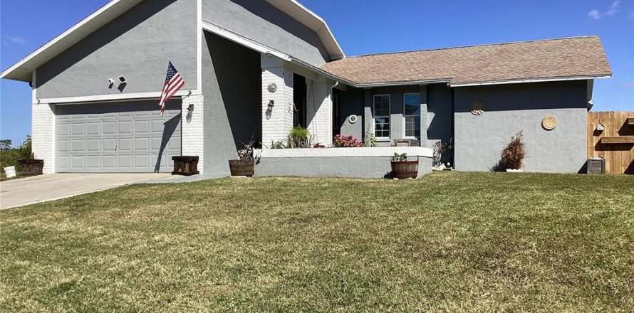 Villa ou maison à New Port Richey, Floride 3 chambres, 148.09 m2 № 2233872