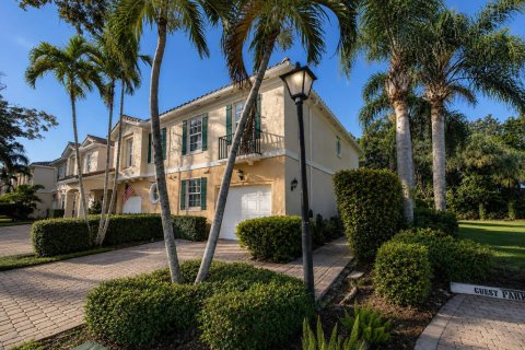 Townhouse in Palm Beach Gardens, Florida 3 bedrooms, 145.86 sq.m. № 2268180