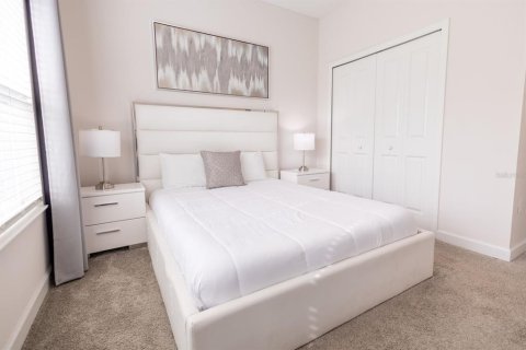 Townhouse in Davenport, Florida 5 bedrooms, 201.32 sq.m. № 2205917 - photo 5