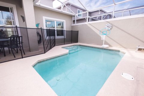 Townhouse in Davenport, Florida 5 bedrooms, 201.32 sq.m. № 2205917 - photo 4