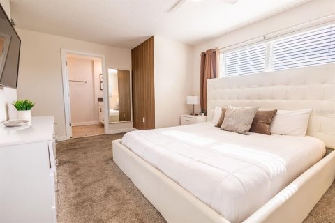 Townhouse in Davenport, Florida 5 bedrooms, 201.32 sq.m. № 2205917 - photo 12