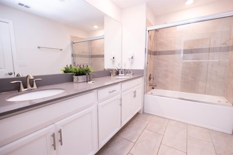 Townhouse in Davenport, Florida 5 bedrooms, 201.32 sq.m. № 2205917 - photo 9