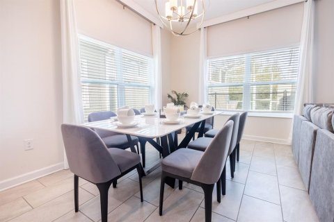 Townhouse in Davenport, Florida 5 bedrooms, 201.32 sq.m. № 2205917 - photo 7
