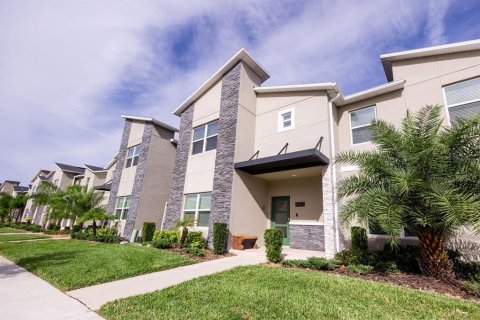 Townhouse in Davenport, Florida 5 bedrooms, 201.32 sq.m. № 2205917 - photo 2