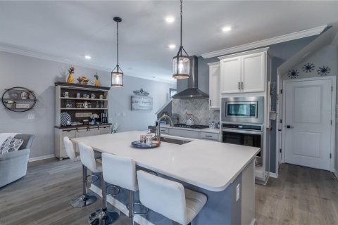 Townhouse in Land O' Lakes, Florida 3 bedrooms, 175.31 sq.m. № 1618319 - photo 8