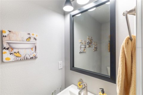Townhouse in Land O' Lakes, Florida 3 bedrooms, 175.31 sq.m. № 1618319 - photo 12